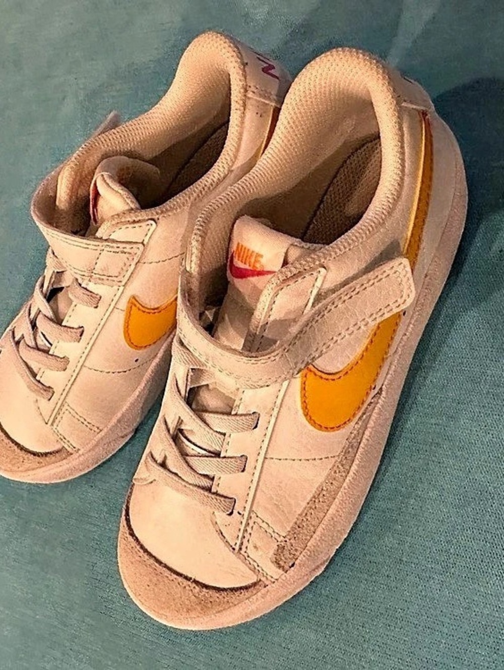 Nike Blazer Low '77 LV8 Kids Shoes Sneakers White & Orange size 2